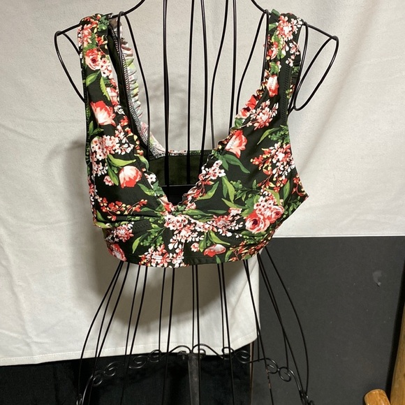 Mossimo Supply Co. Tops - Mossimo Floral Midkini Top​​​